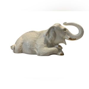 Elephant statue